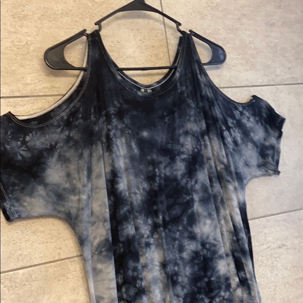AE Cold shoulder tshirt